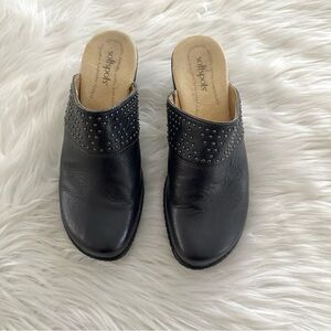 Softspots Leather Studded Clog Sz 9.5